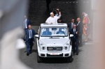 papież w papamobile
